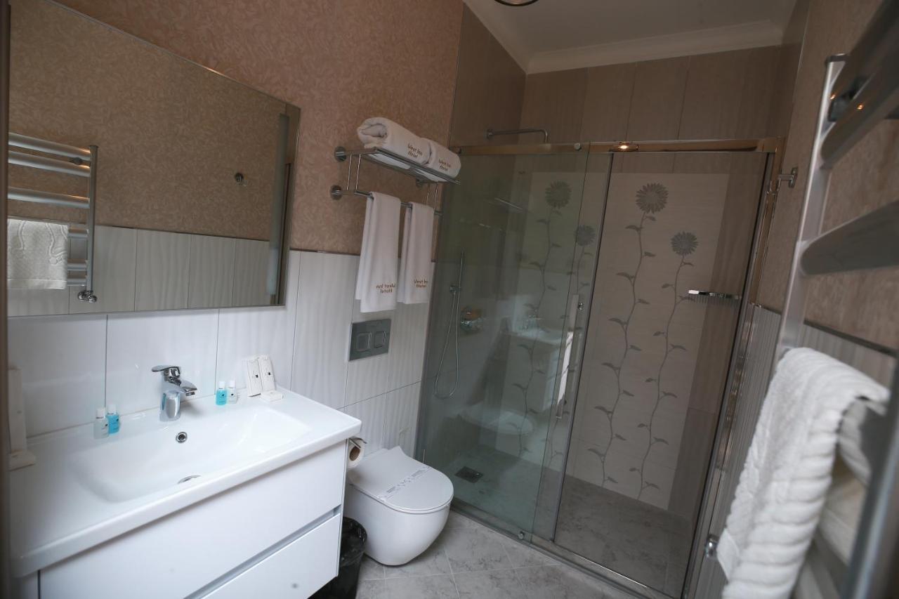 West Inn Hotel & Restaurant Nz バクー エクステリア 写真