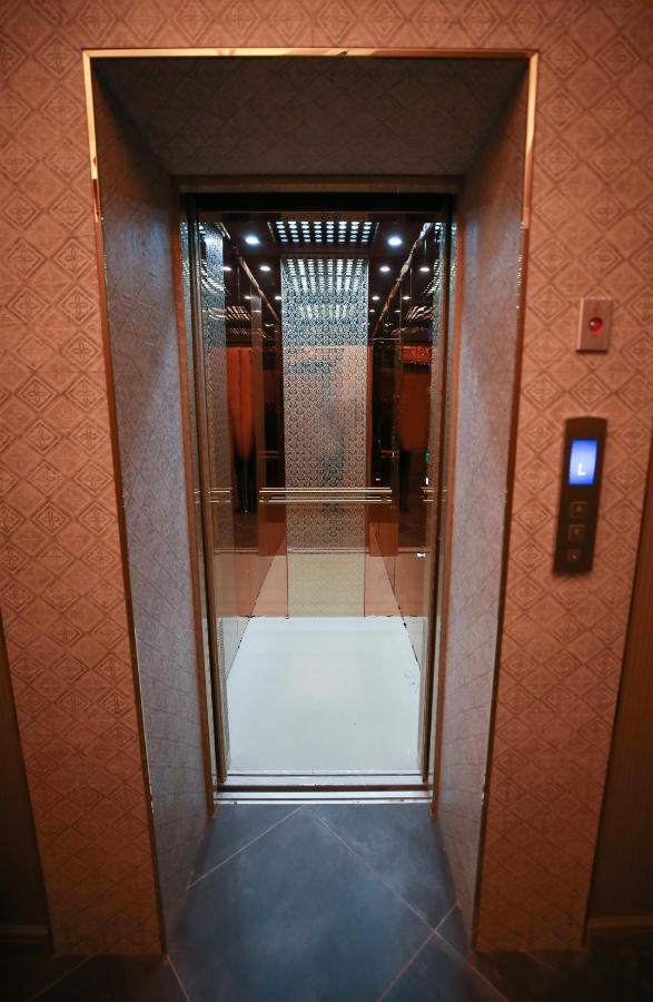 West Inn Hotel & Restaurant Nz バクー エクステリア 写真